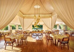 Interior-of-dining-tent-Chamba-Camp-Thiksey-India