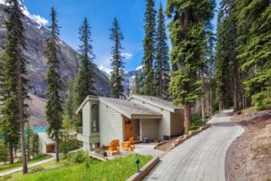 Moraine Lake Lodge, Lake Louise The Ultimate Travel Company