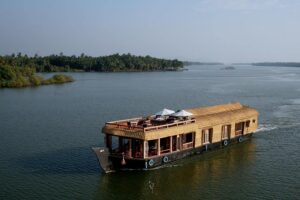 The Lotus Houseboat Cruise | India Holidays | The Ultimate Travel Company