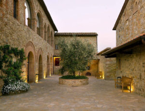 Hotel La Fontanelle Central Courtyard in Tuscany | Luxury Italy Holidays | The Ultimate Travel Company