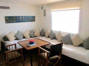 The Discovery Houseboat | India | The discovery boat living room | The Ultimate Travel Company