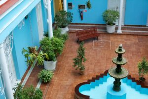 La-Union-Hotel-court-yard