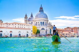 Gondola Ride in Venice | Luxury Italy Holidays | The Ultimate Travel Company