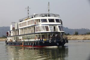Boat in River | Luxury India Holidays | The Ultimate Travel Company