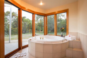 Boroka Downs, Grampians National Park | Australia | Wine glass in a tub | The Ultimate Travel Company