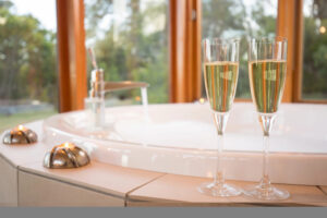 Boroka Downs, Grampians National Park | Australia | Wine glass in a tub | The Ultimate Travel Company