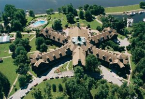 Fairmont Le Château Montebello, Quebec | The Ultimate Travel Company