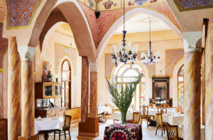 hotel-al-moudira-restaurant-grande-salle
