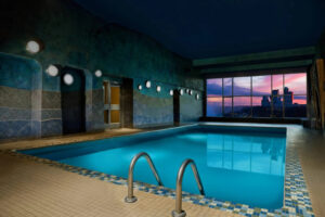 Sheraton Fallsviews Hotel | Ontario | Sheraton swimming pool | The Ultimate Travel Company