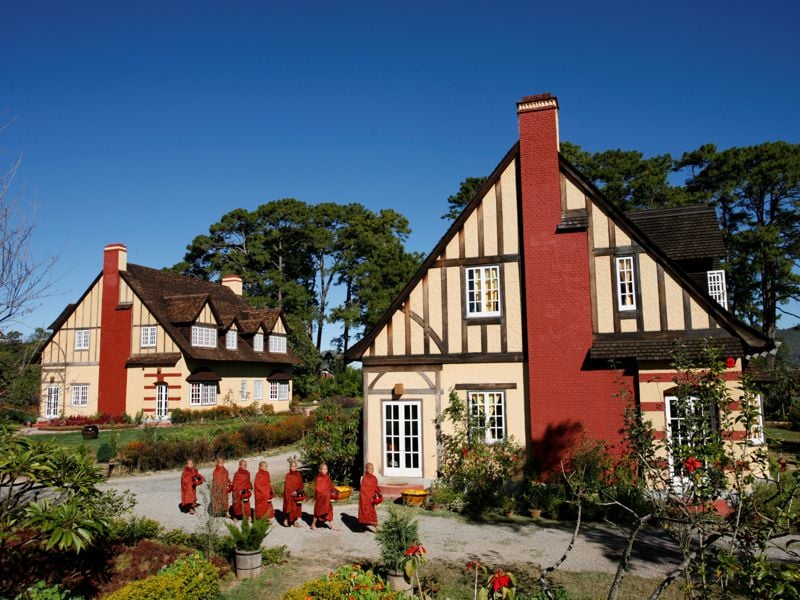 Amara Mountain Resort, Kalaw | Myanmar | group of kids are walking | The Ultimate Travel Company