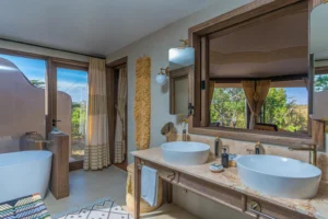 Ol Seki Hemingway, Masai Mara | Kenya | bathroom | The Ultimate Travel Company