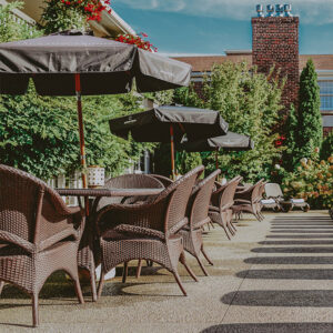 Pillar And Post Inn & Spa, Niagara-on-the-lake | Canada | dining area in the pool side | The Ultimate Travel Company