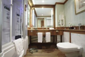 Sonesta St George I Standard-cabin-bathroom-1