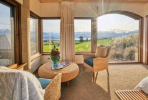 Cabot Lodge, Te Anau | NEW ZEALAND | living room | The Ultimate Travel Company