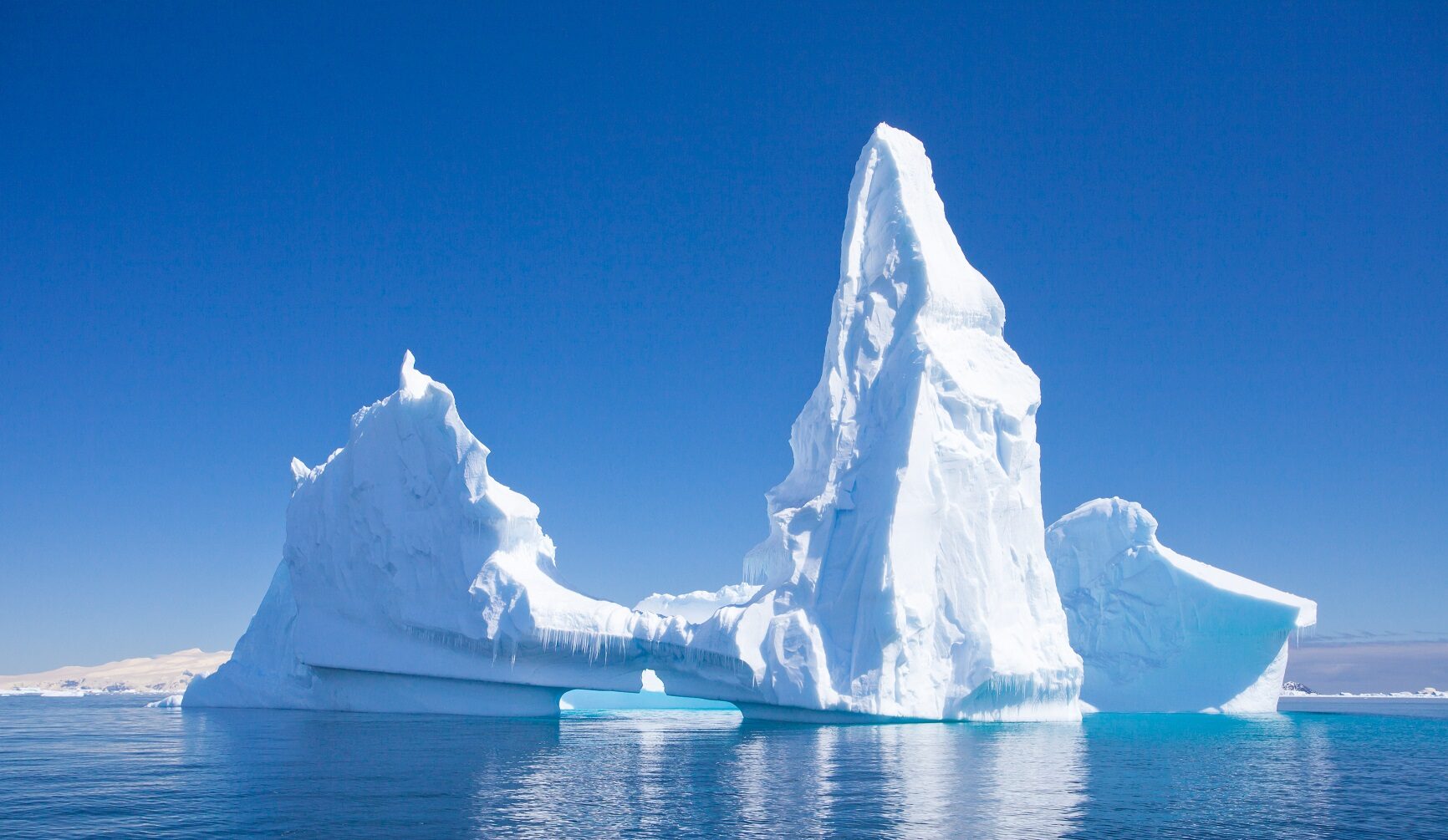 Icebergs in Antarctica | Antarctica Cruises | Antarctica Holidays | The Ultimate Travel Company