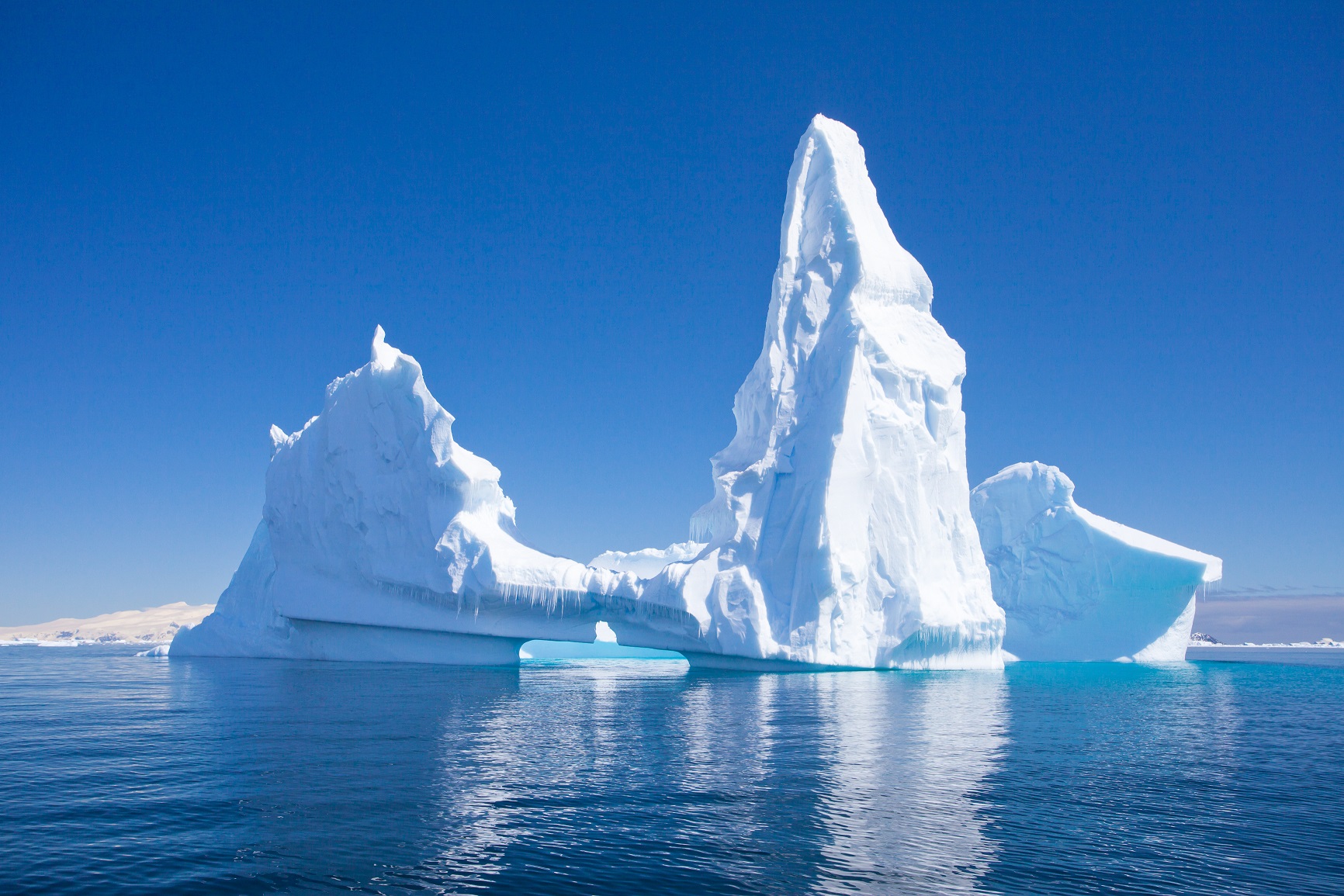 Icebergs in Antarctica | Antarctica Cruises | Antarctica Holidays | The Ultimate Travel Company