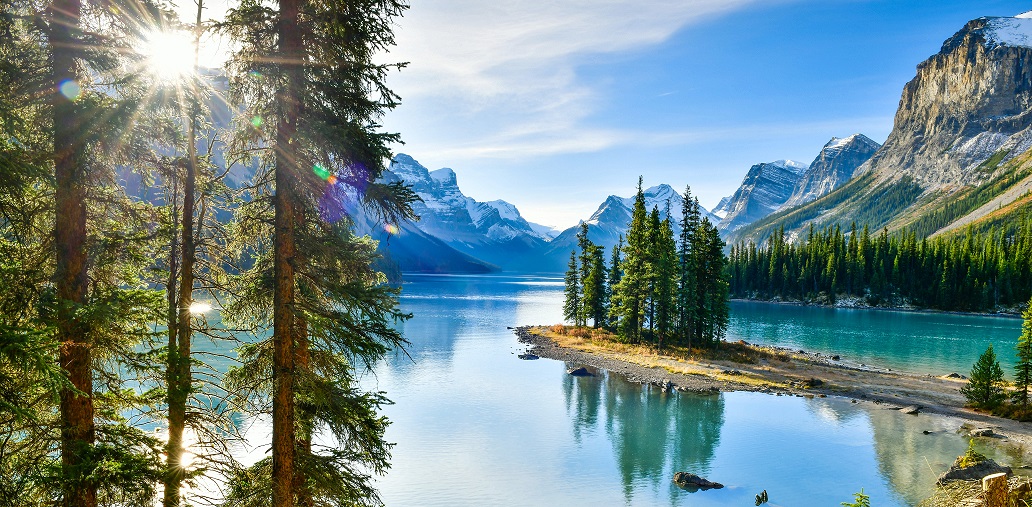 Panoramic View of Spirit Island in Jasper National Park, Alberta | Luxury Canada Holidays | The Ultimate Travel Company