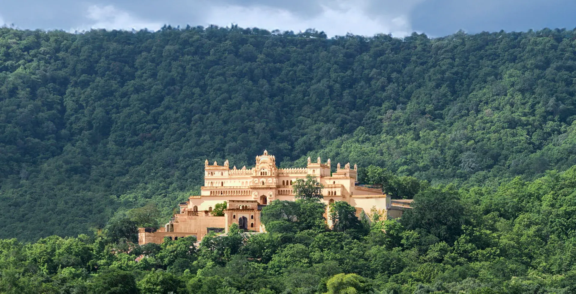 The Oberoi Rajgarh Palace, Khajuraho Luxury Hotel | Tailor-Made Khajuraho Holidays 2025, 2026 & 2027 | The Ultimate Travel Company